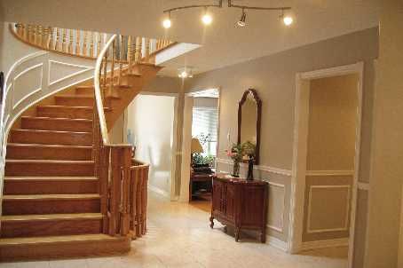 6 Sunforest Dr, Brampton, L6Z2Z2 | Image 2