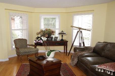 976 Silver Birch Tr, Mississauga, L5J4S3 | Image 2