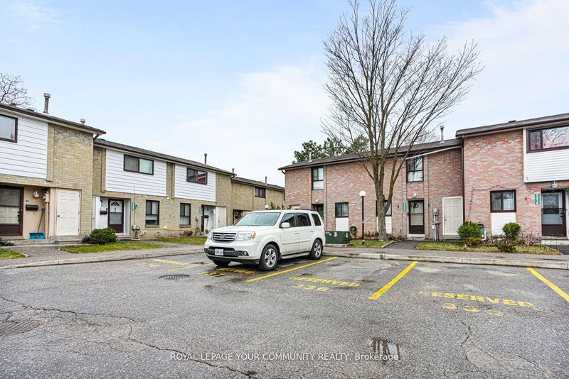 336 Fleetwood Cres, Brampton, L6T 2E5 | Image 2