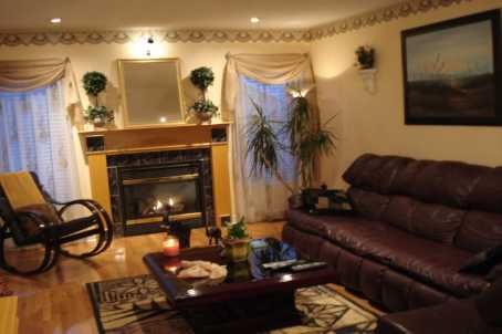 812 Knotty Pine Grve, Mississauga, L5W1K2 | Image 3