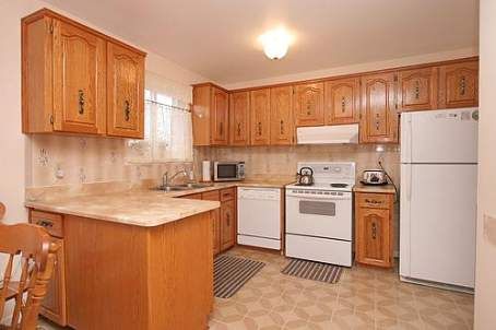 1186 Shadeland Dr, Mississauga, L5C1P4 | Image 2