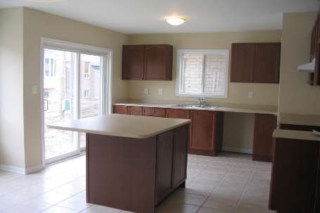 563 Hood Terr, Milton, L9T0H2 | Image 2