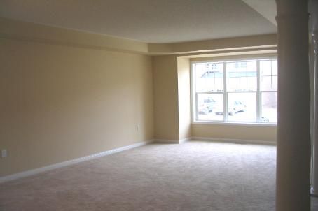 563 Hood Terr, Milton, L9T0H2 | Image 3