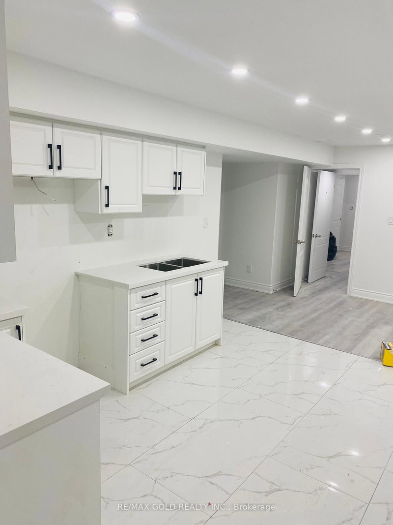 BSMT - 9 Sugar Pearl Rd, Brampton, L6Z 0K5 | Image 2