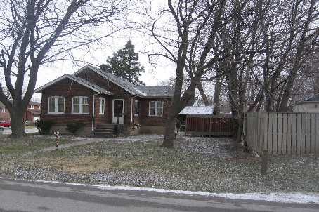 1019 Strathy Ave, Mississauga, L5E2J5 | Image 2