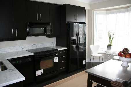 122 Six Point Rd, Toronto, M8X2Z6 | Image 2