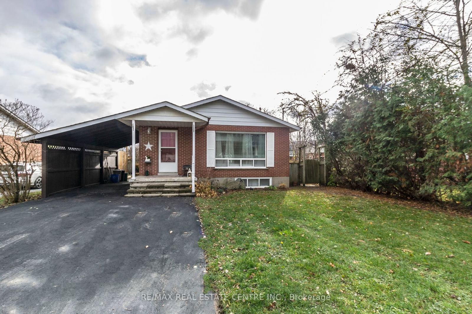 Building at 34 Milton Heights Crescent, Milton, Milton Heights