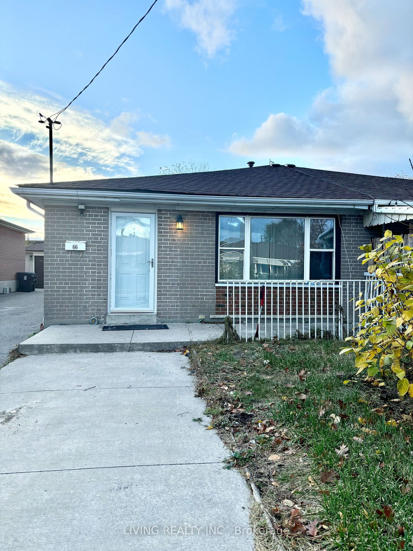 Building in 66 Ruthmar Crescent