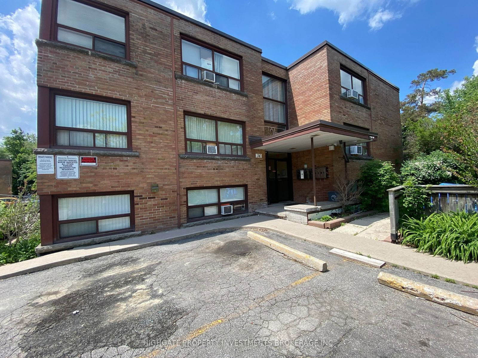 Building in 34 Erlesmere Avenue