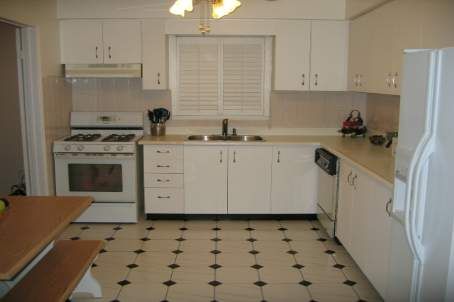 74 Atkins Circ, Brampton, L6X4B4 | Image 3