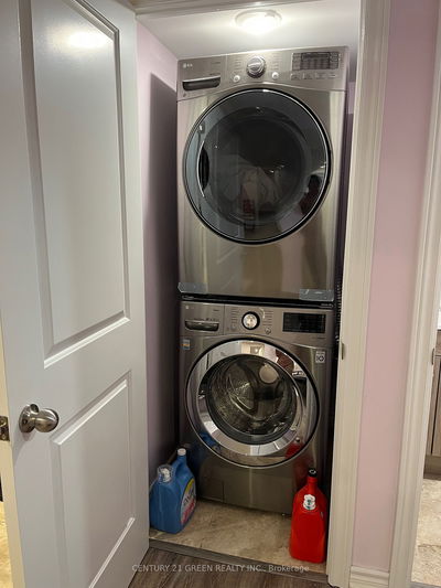 Unit Bsmt — 5091 Sunray Dr, Mississauga - Hurontario image-0-3