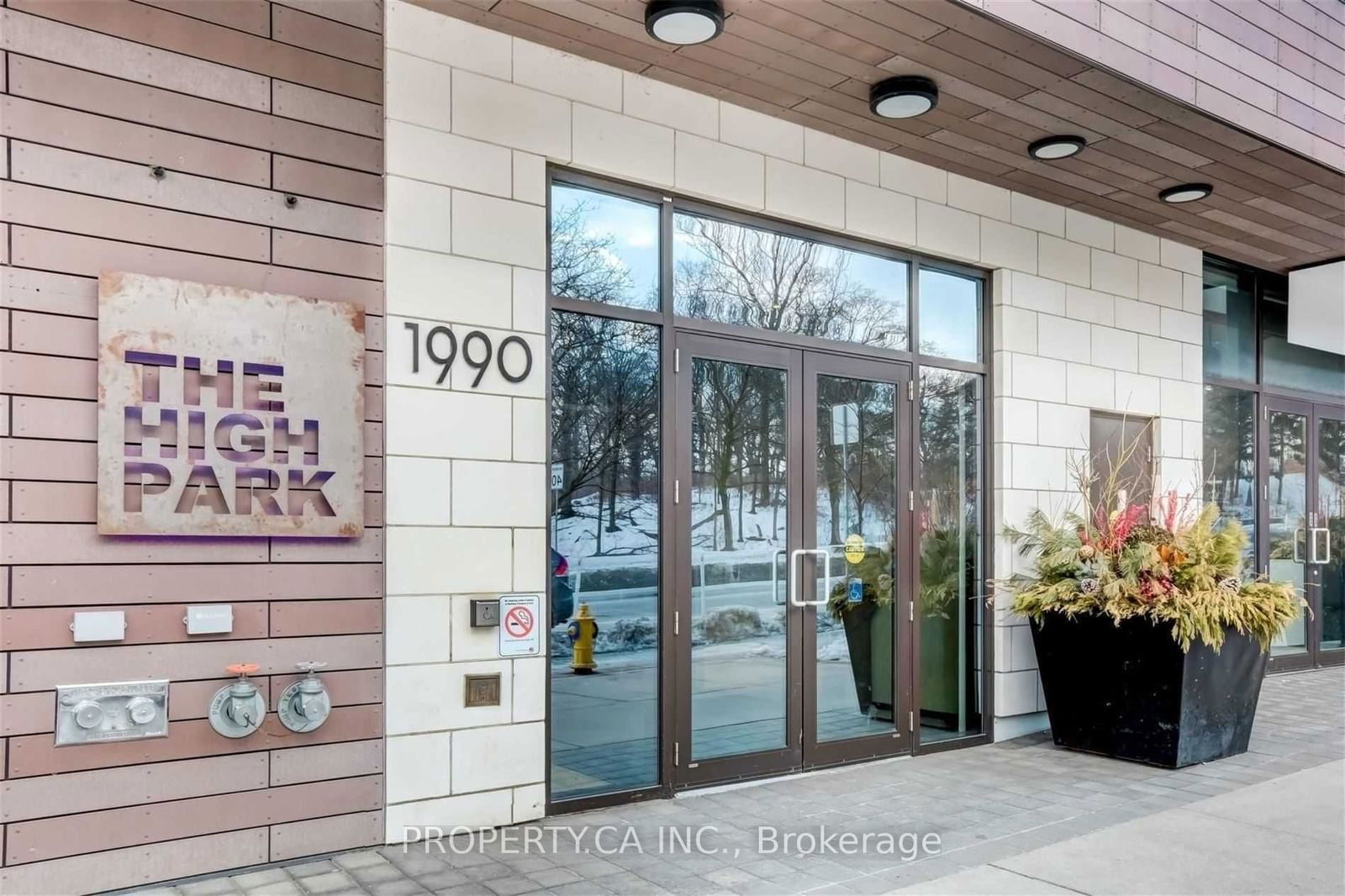 Building at 1990 Bloor Street, Toronto, High Park North