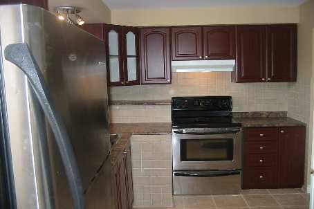 34 Ashwood Cres, Brampton, L6T1M2 | Image 2