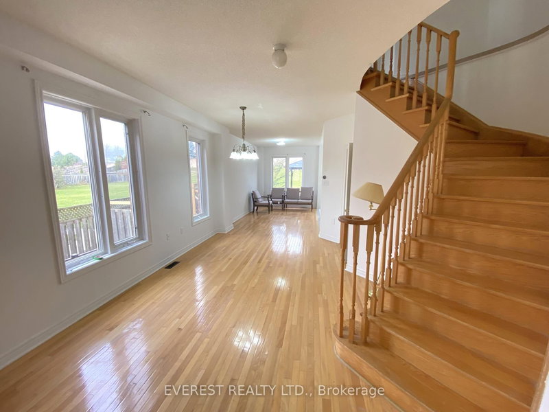 37 Seahorse Ave, Brampton, L6V 4N7 | Image 2