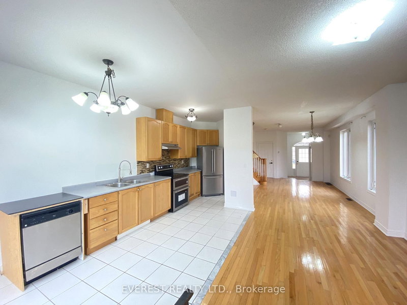 37 Seahorse Ave, Brampton, L6V 4N7 | Image 3