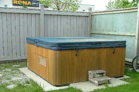 20 Manett Cres, Brampton, L6X4X4 | Image 2