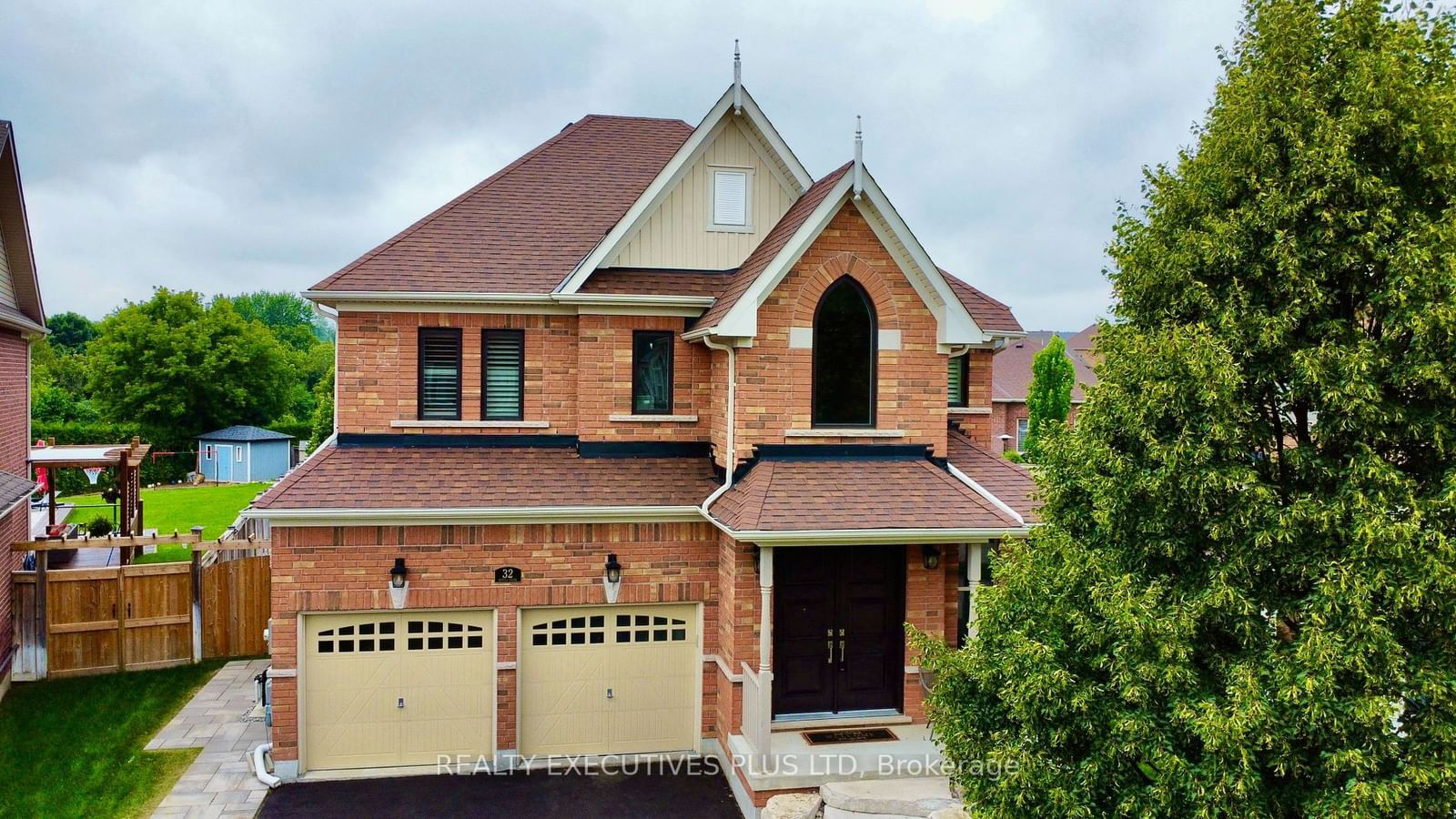 Building in 32 Boyces Creek Court