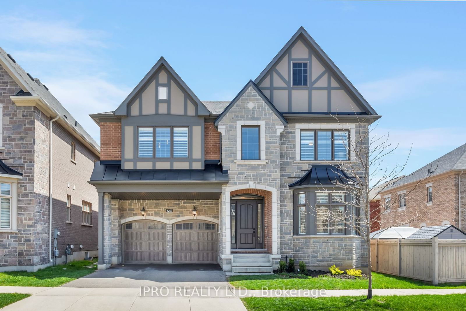 Detached House for lease at 3269 Biggar Drive, Oakville, Rural Oakville, L6M 1N3 - MLS: W11434709