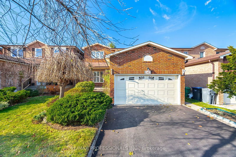 141 Kingsbridge Garden Circ, Mississauga, Ontario (MLS W11436441)