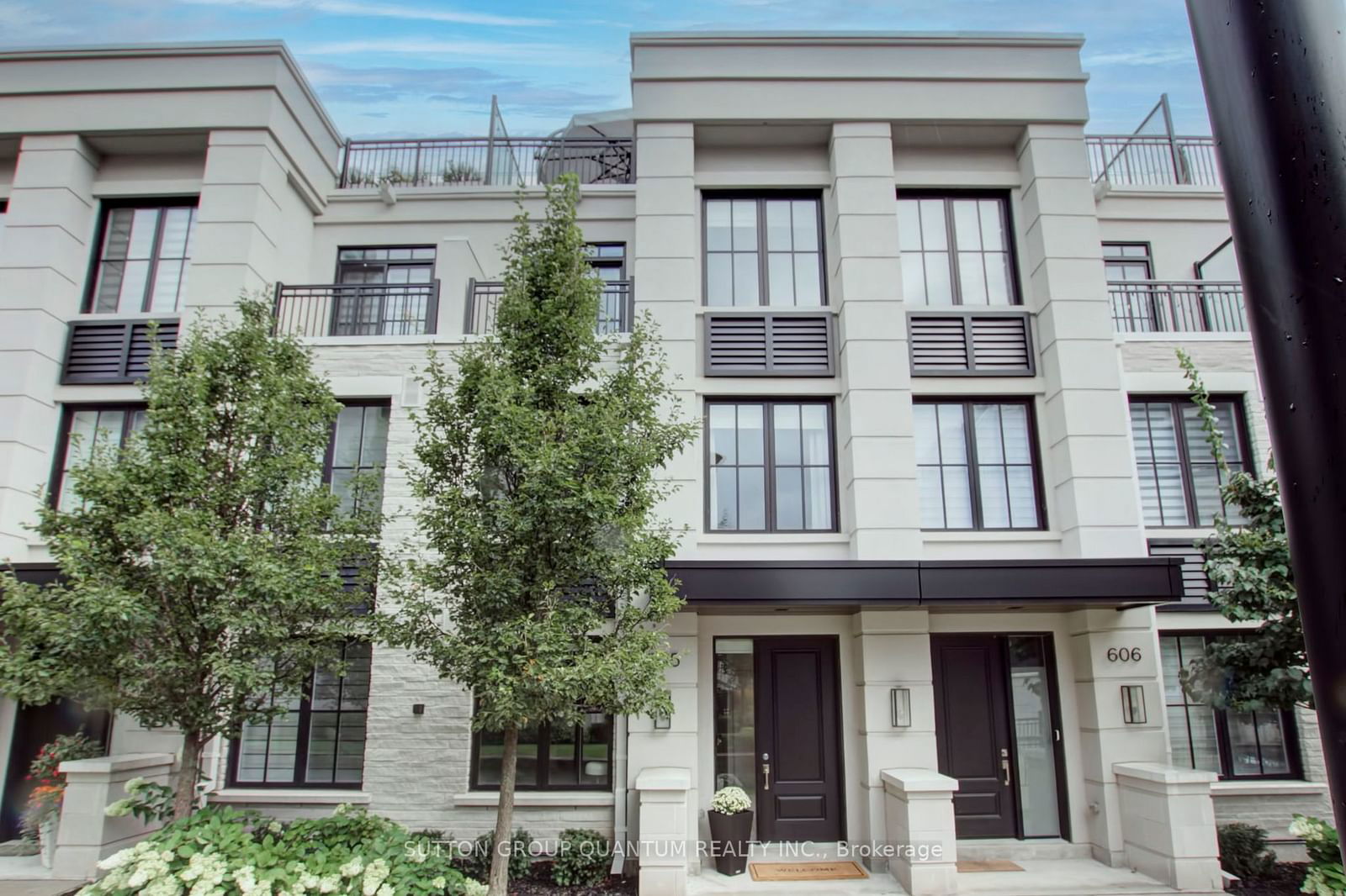 Townhouse leased at 605-1190 Cawthra Road, Mississauga, Mineola, L5G 0A5 - MLS: W11439925