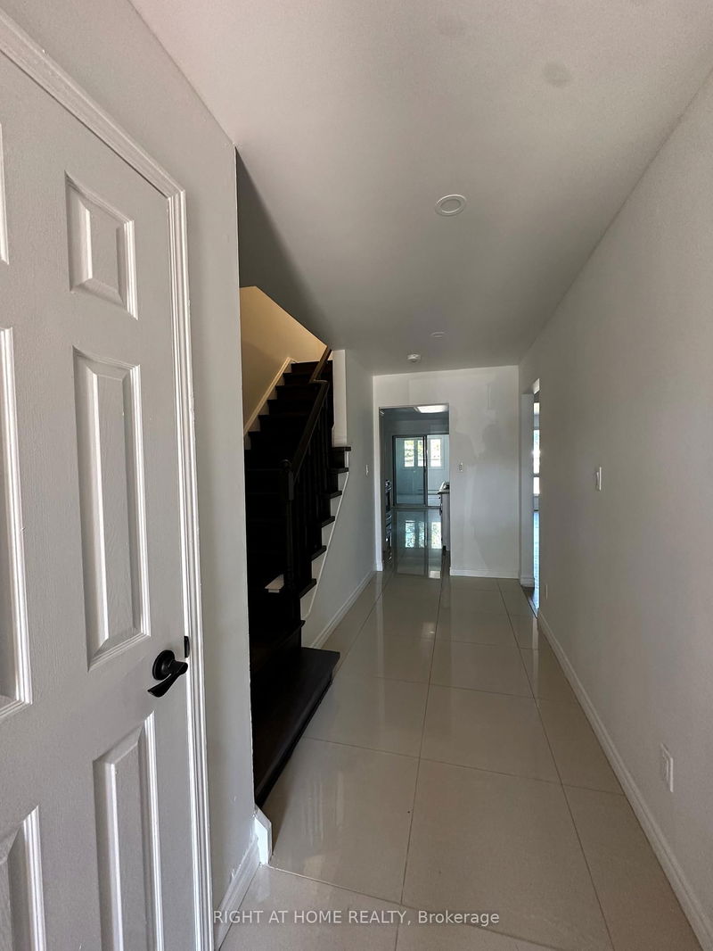home for lease on 1098 Sawgrass Crescent