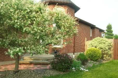 4 Carabram Crt, Brampton, L6X4M3 | Image 2