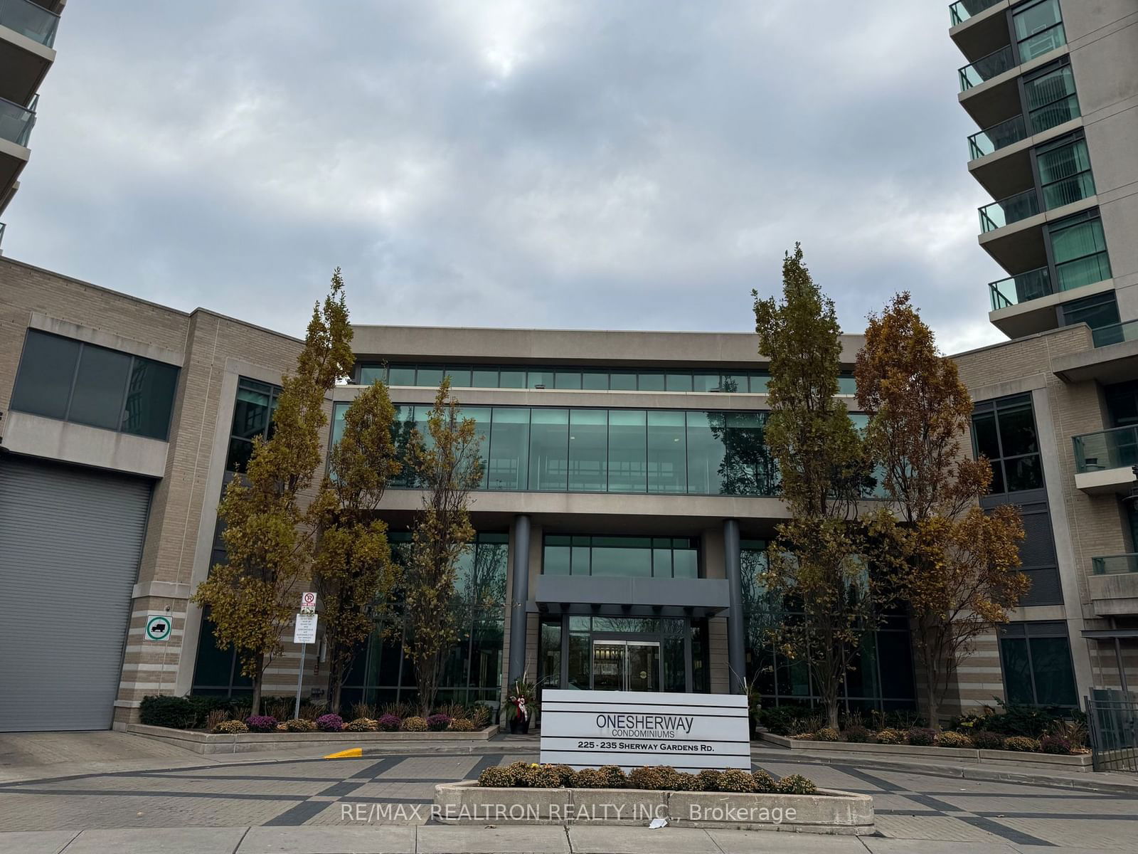 Building in 235 Sherway Gardens Road