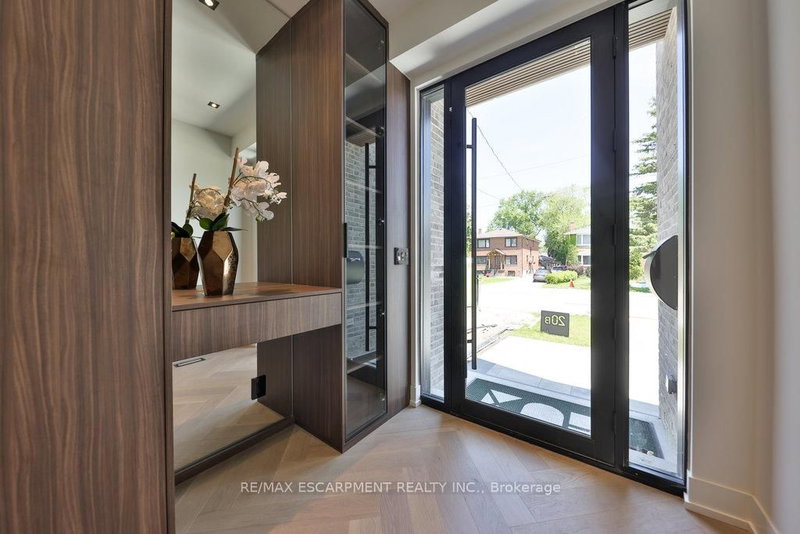 20B Broadview Ave, Mississauga, L5H 2S8 | Image 3