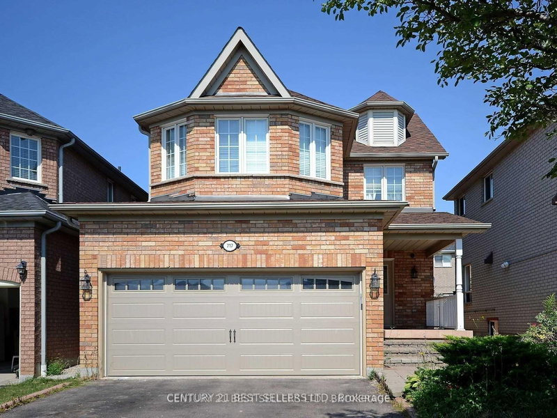 717 Salinger Crt, Mississauga, L5W 1L4 | Image 2