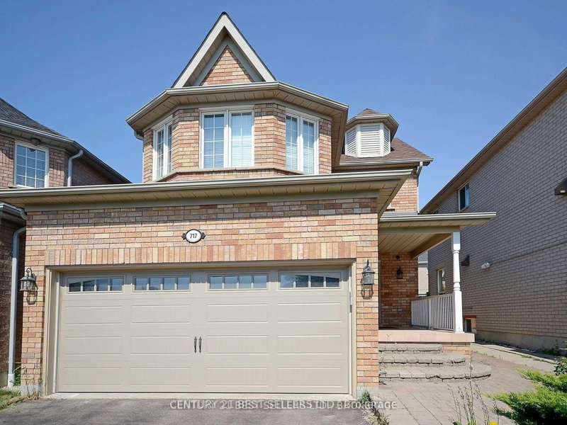 717 Salinger Crt, Mississauga, L5W 1L4 | Image 3