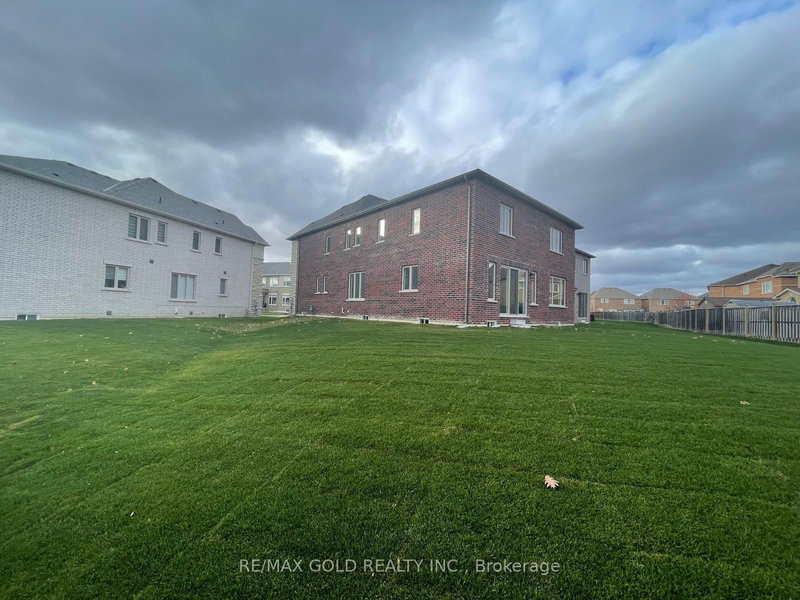 31 Dolomite Dr, Brampton, L6P 4R6 | Image 3