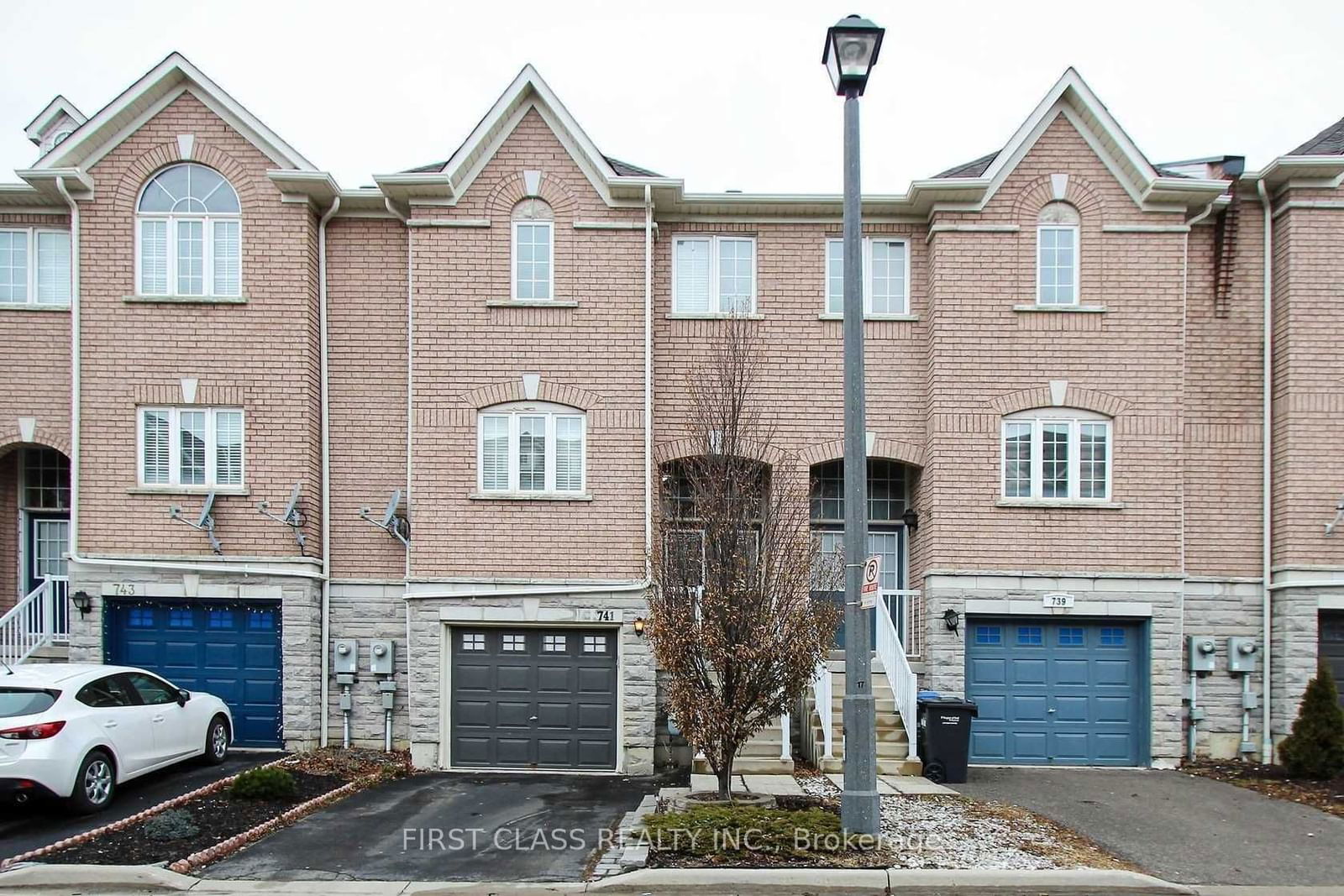 Townhouse leased at 741 Maxman Street, Mississauga, Hurontario, L5R 0B3 - MLS: W11822054