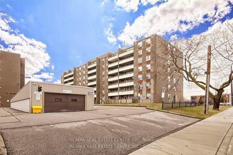 home for sale on 704/Ph4-3621 Lakeshore Boulevard W