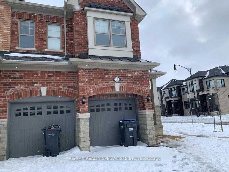 home for lease on 13 Military Crescent