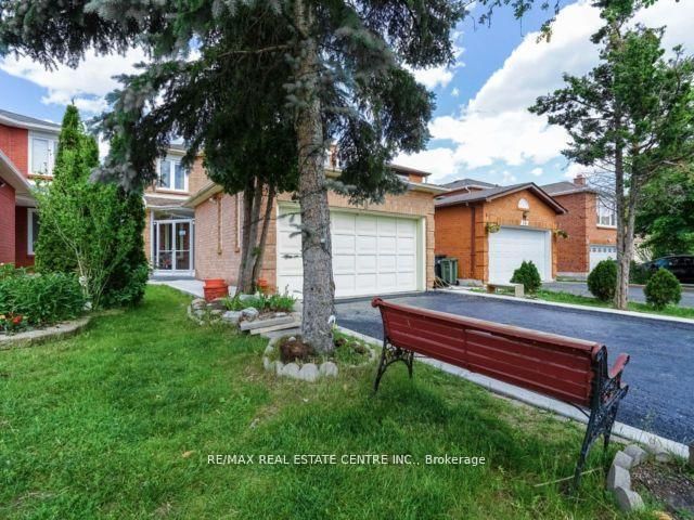 48 Cortez Crt, Brampton, L6X 3Y9 | Image 2