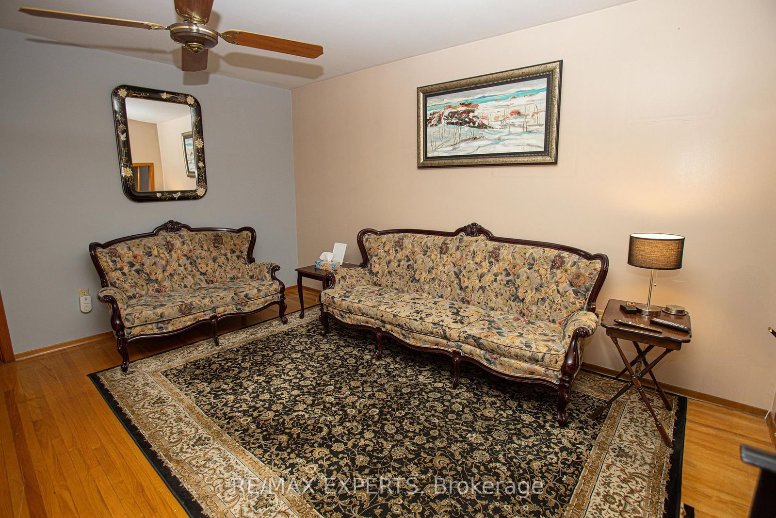 Listing Image 8
