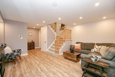 9 Ridge Valley Crt, Brampton - Brampton West image-0-3