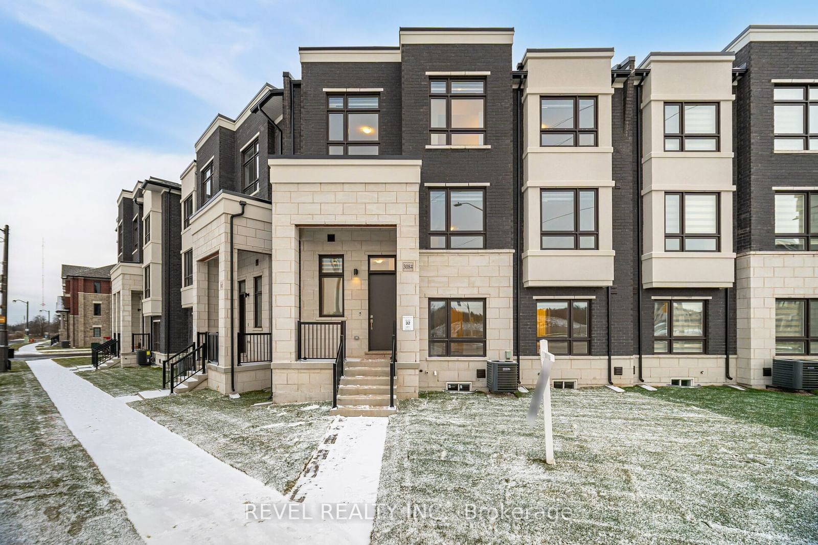 Townhouse leased at 3084 Harasym Trail, Oakville, 1012 - NW Northwest, L6M 5R3 - MLS: W11882601