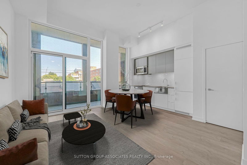 home for lease on 213-270 Dufferin Street