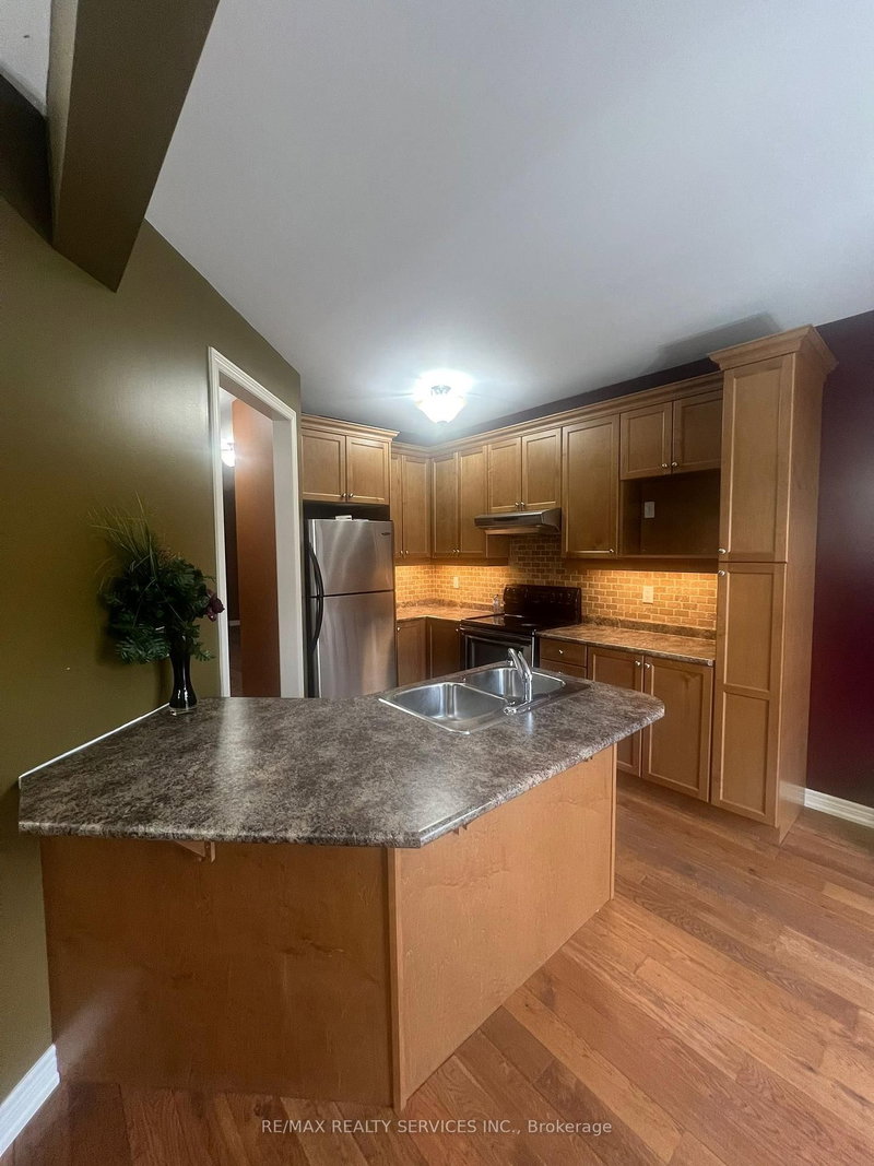 112 Amaranth Cres, Brampton, L7A 0L5 | Image 3