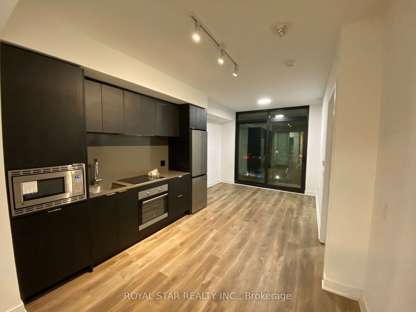 Condo leased at 1017-86 Dundas Street, Mississauga, Hurontario, L5A 1W4 - MLS: W11884808