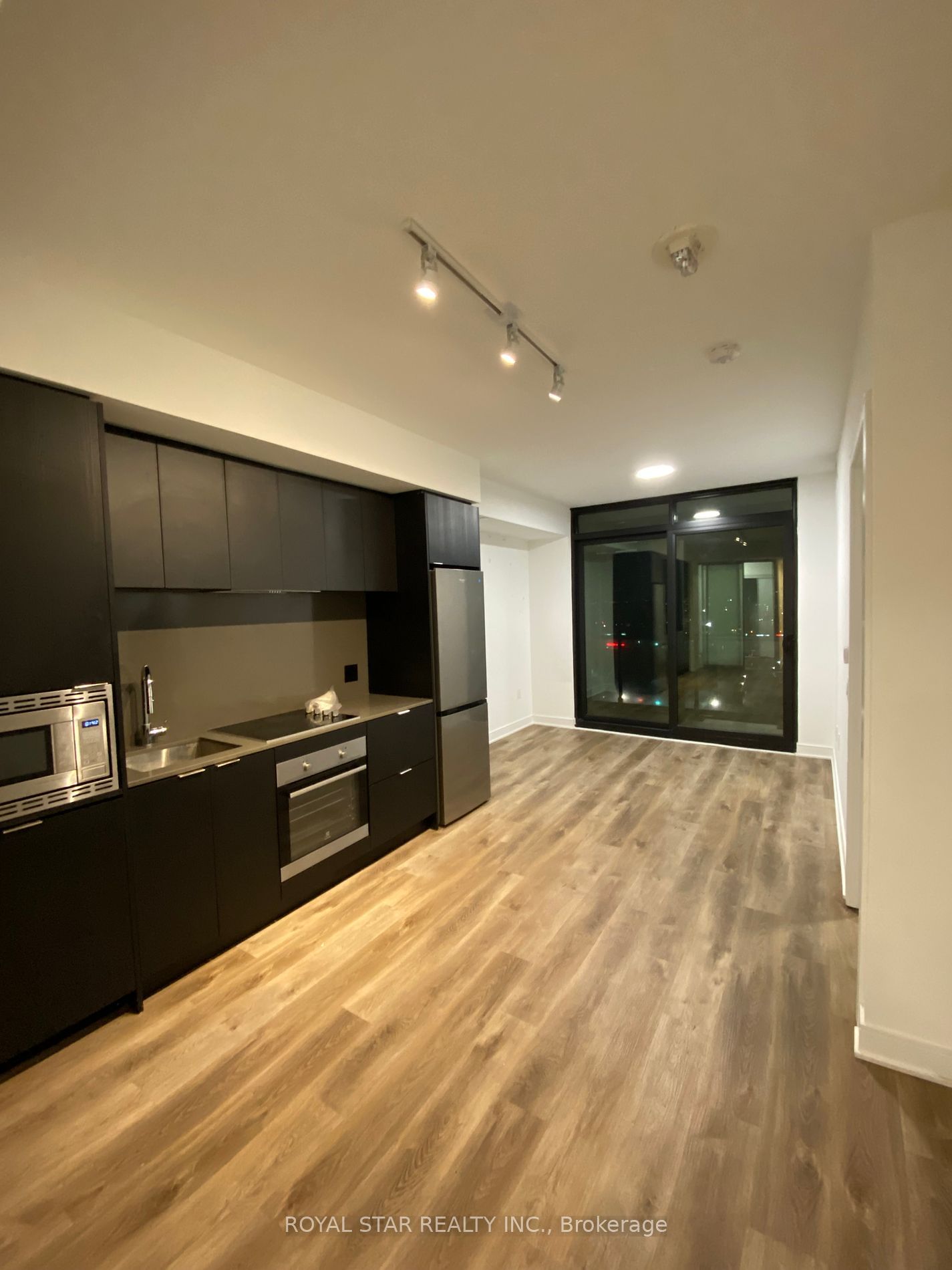 Condo leased at 1017-86 Dundas Street, Mississauga, Hurontario, L5A 1W4 - MLS: W11884808