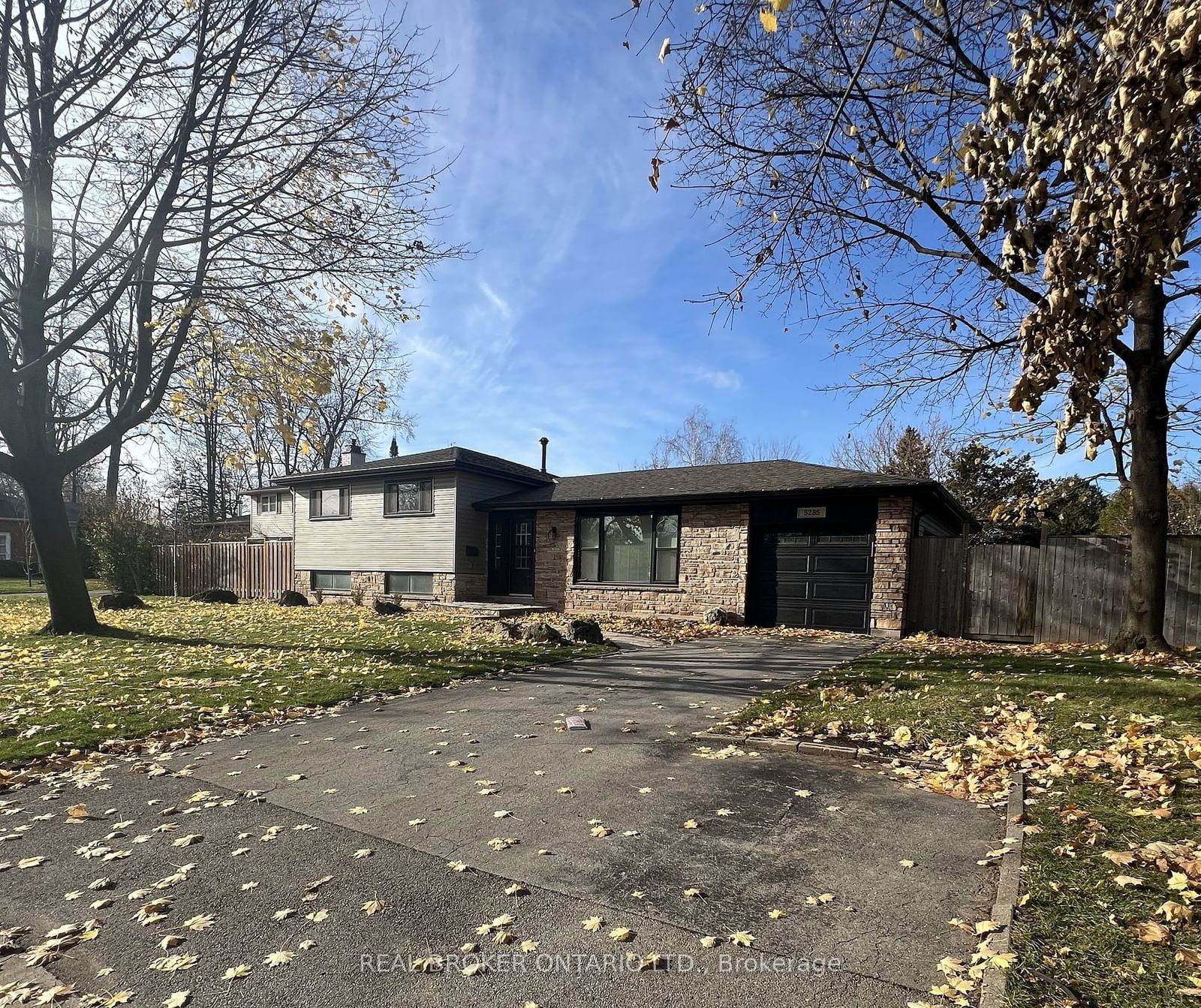 Detached House leased at BSMT-5285 Woodhaven Court, Burlington, Appleby, L7L 3T7 - MLS: W11884925