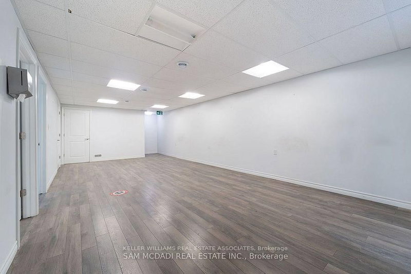 374 Lakeshore Rd E, Mississauga, L5H 1H5 | Image 3