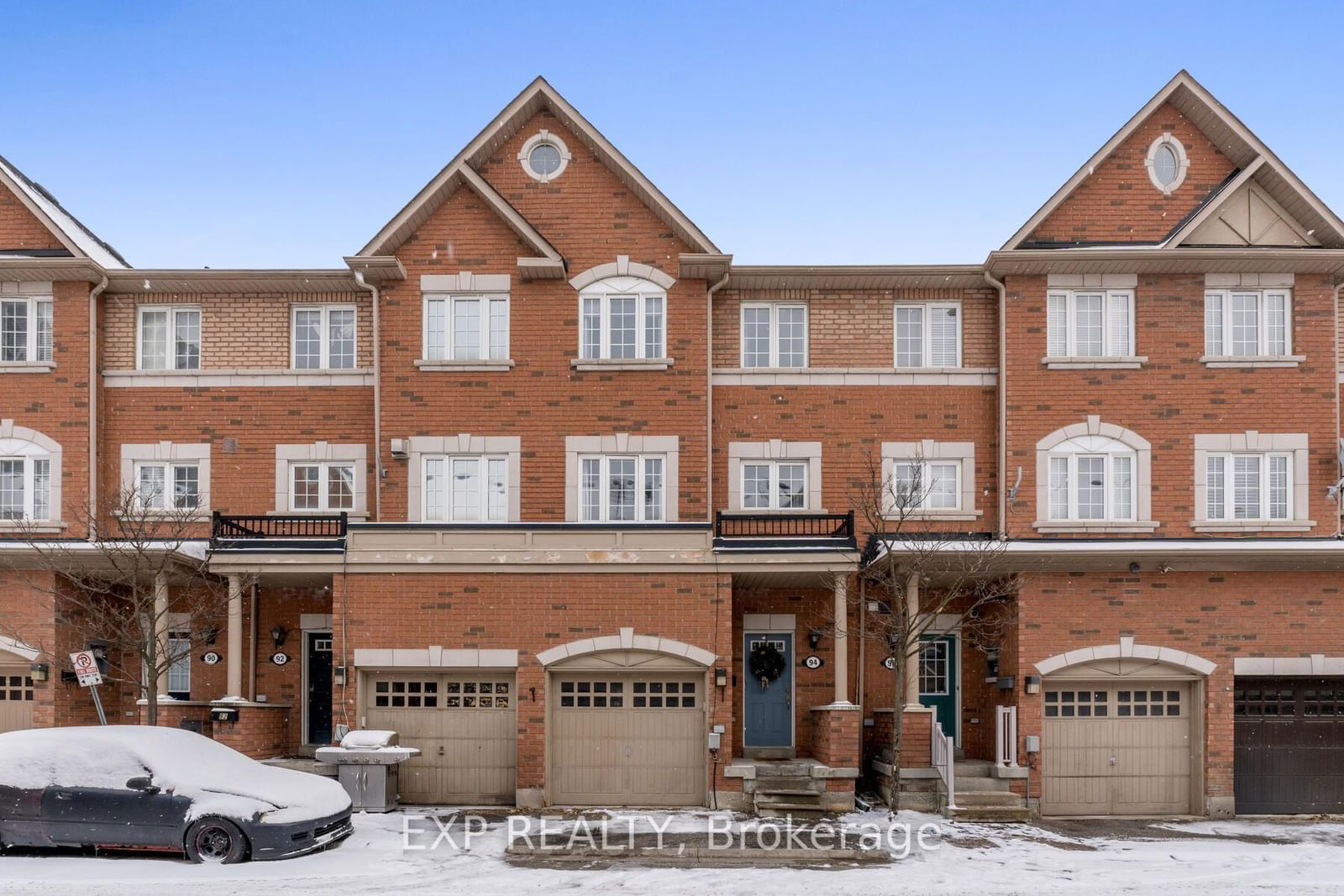 Townhouse sold at 94 Elphick Lane, Toronto, Weston, M9N 4A2 - MLS: W11885210