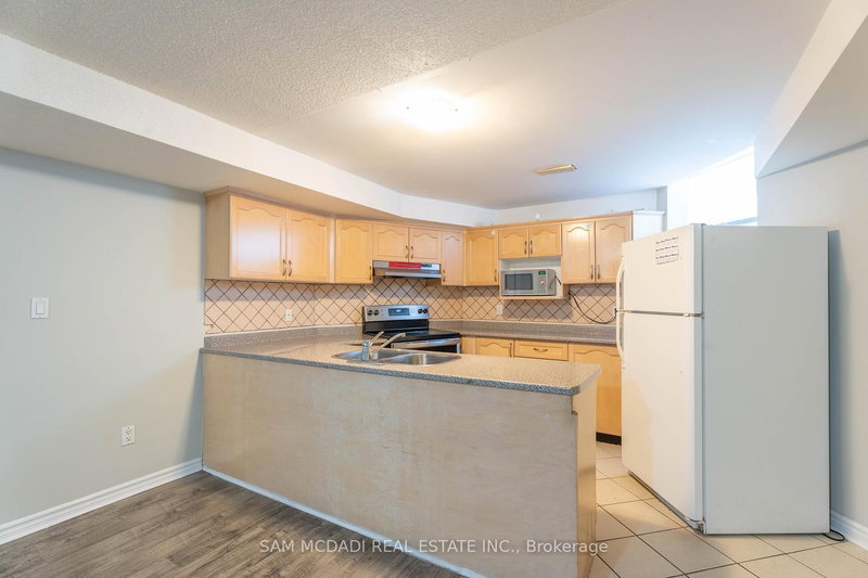 Lower - 5914 Long Valley Rd, Mississauga, L5M 6J6 | Image 3