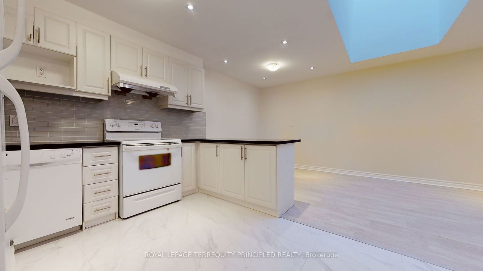 Semi-Detached House leased at 2-379 Jane Street, Toronto, Runnymede-Bloor West Village, M6S 3Z3 - MLS: W11886420