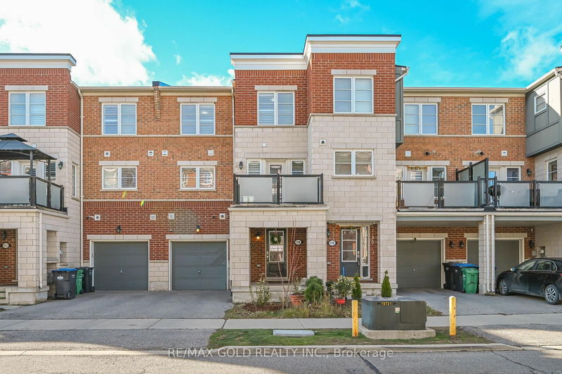 home for sale on 114 Baycliffe Crescent E