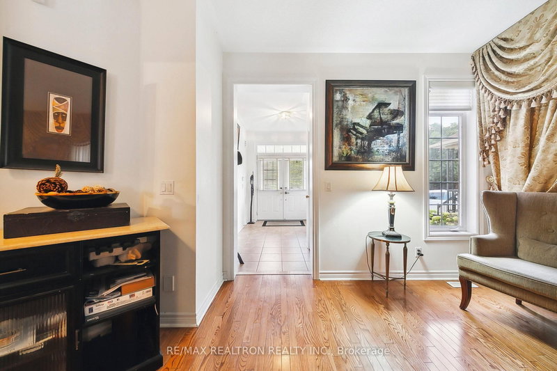 3208 Countess Cres, Mississauga, L5M 0E2 | Image 3