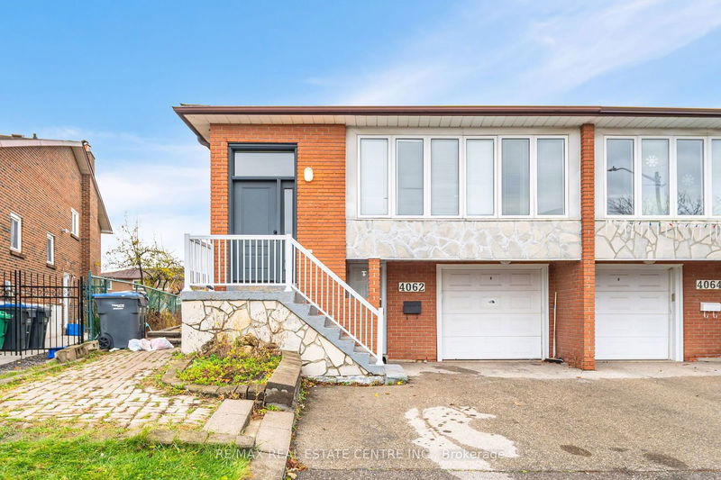 4062 Dunmow Cres, Mississauga, Ontario (MLS W11888008)